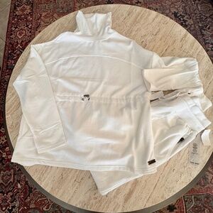 NWT White Fleece 2 Piece Set Pants and Pullover Top Nine West Read Description